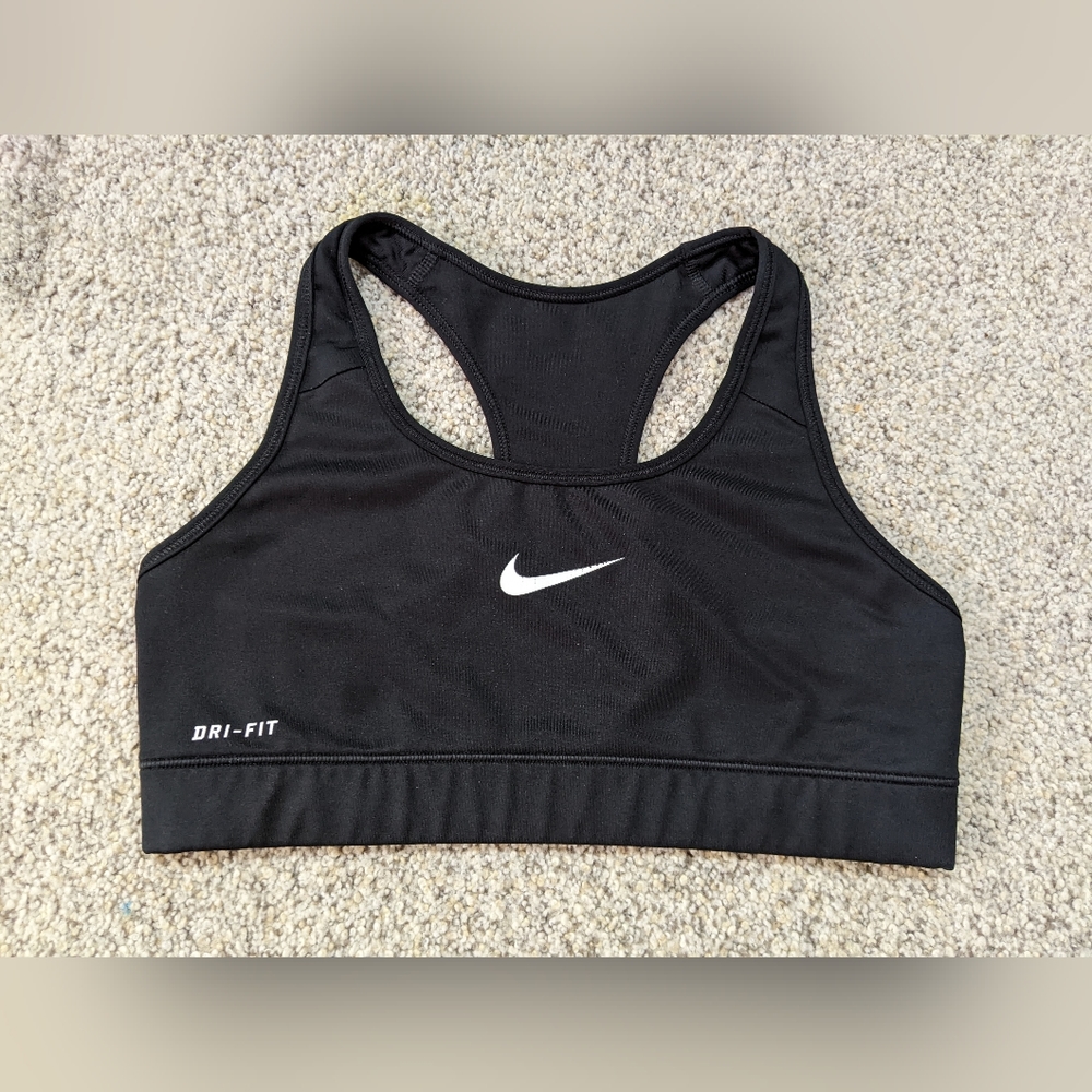 Black Nike pro dri-fit sports bra